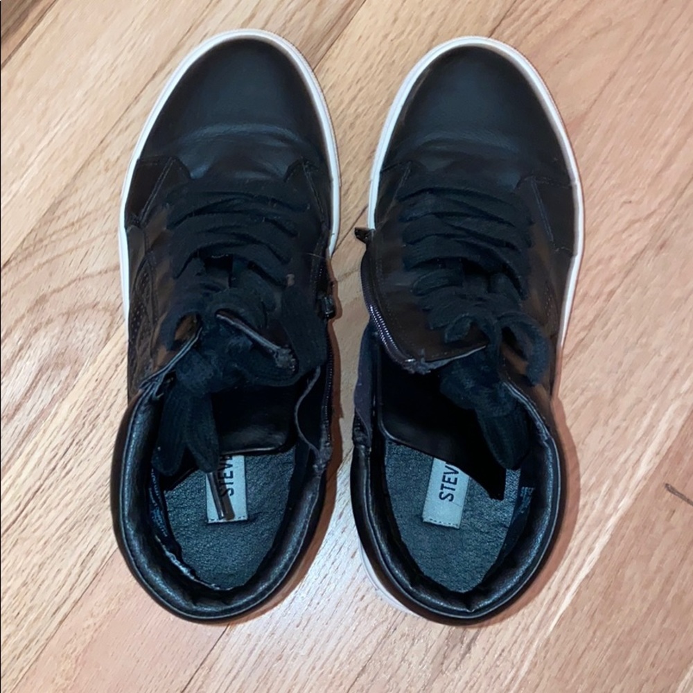 Like new black Steve Madden high top sneakers